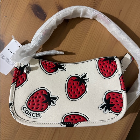 🍓 Coach Swinger Bag 20 With Strawberry Print - Picture 6 of 13